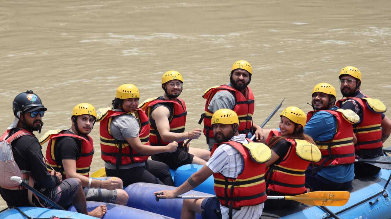 9 km river rafting image rafting image